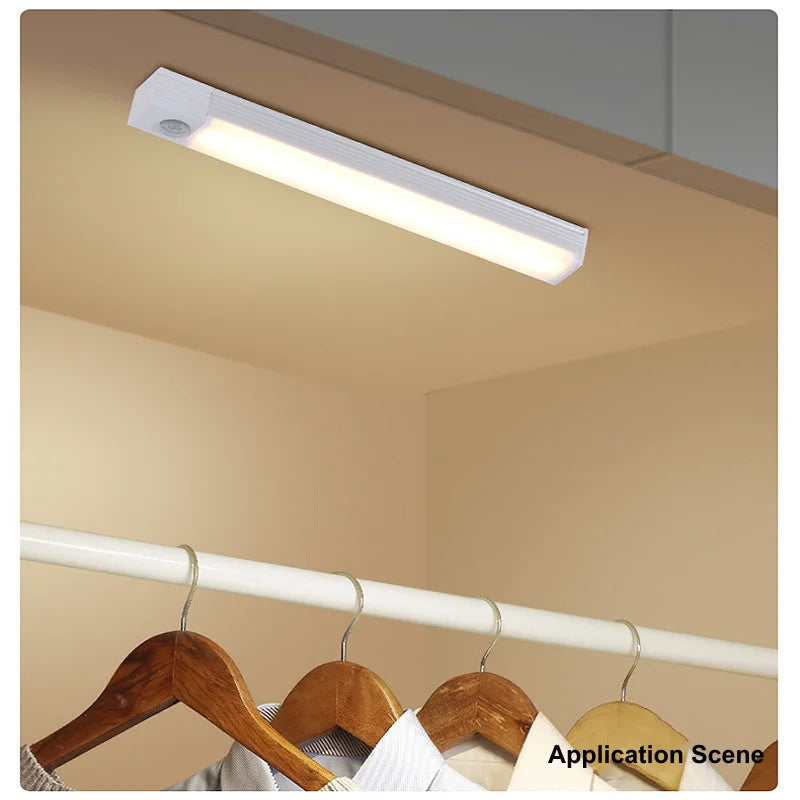 Luz LED con Sensor de Movimiento Recargable — Ilumina Armarios y Pasillos sin Cables
