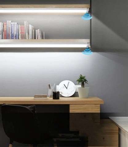 Luz LED con Sensor de Movimiento Recargable — Ilumina Armarios y Pasillos sin Cables